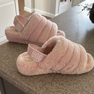 UGG Fluff Yeah Slide
Thick Sole Shoe Pink